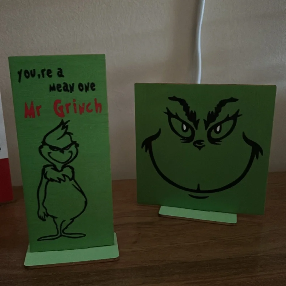 Grinch wooden display